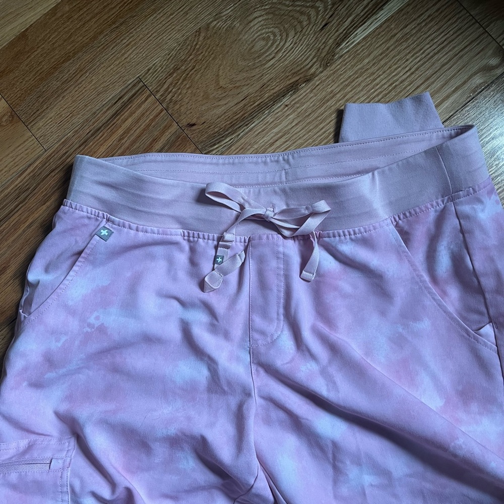 Figs limited edition breast cancer awareness joggers - Picture 5 of 7